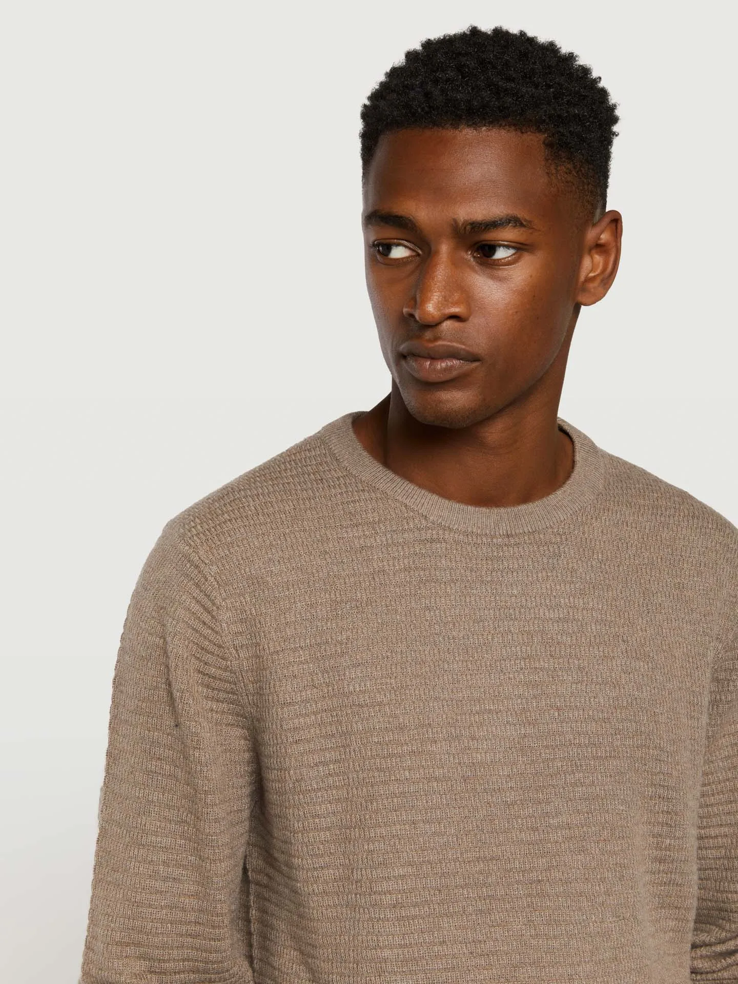 Crew neck sweater with fancy knitting