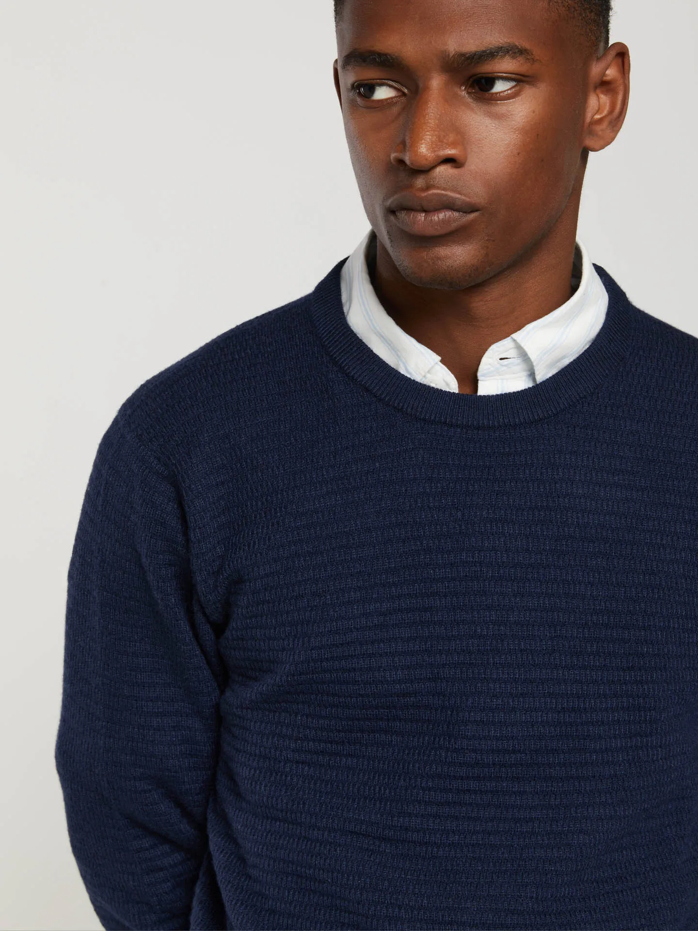 Crew neck sweater with fancy knitting